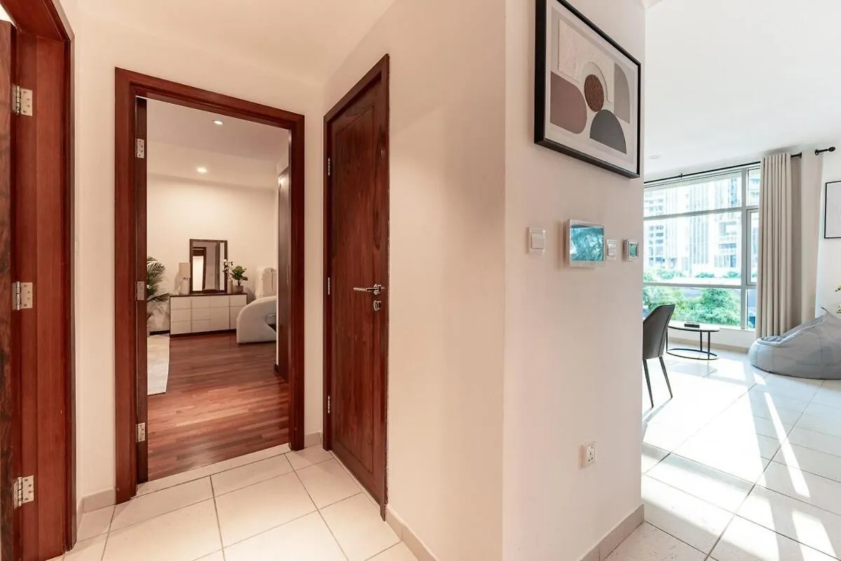 Apartment Chic 1-Bedroom Getaway With Downtown Living Charm Dubai