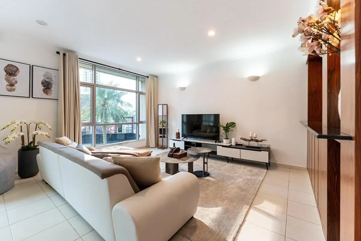 Apartment Chic 1-Bedroom Getaway With Downtown Living Charm Dubai