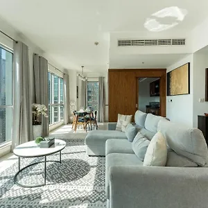 Superb 1-bedroom With Full Burj Khalifa View - 5-min Walk To Mall Apartment