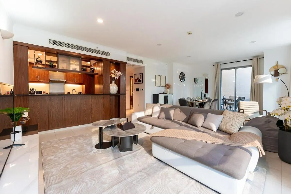 Chic 1-Bedroom Getaway With Downtown Living Charm Дубай ОАЭ