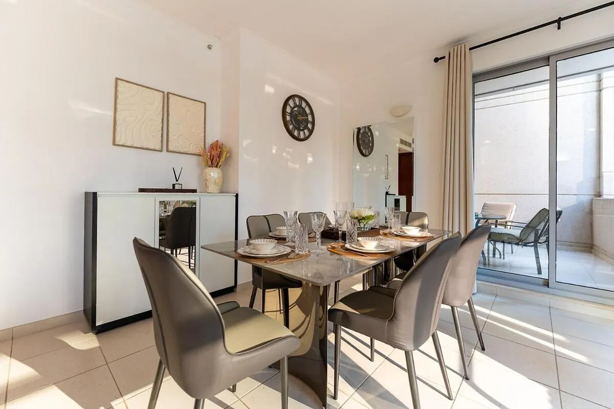 Апартаменты Chic 1-Bedroom Getaway With Downtown Living Charm Дубай ОАЭ