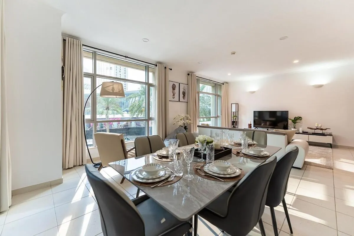Chic 1-Bedroom Getaway With Downtown Living Charm Дубай Апартаменты