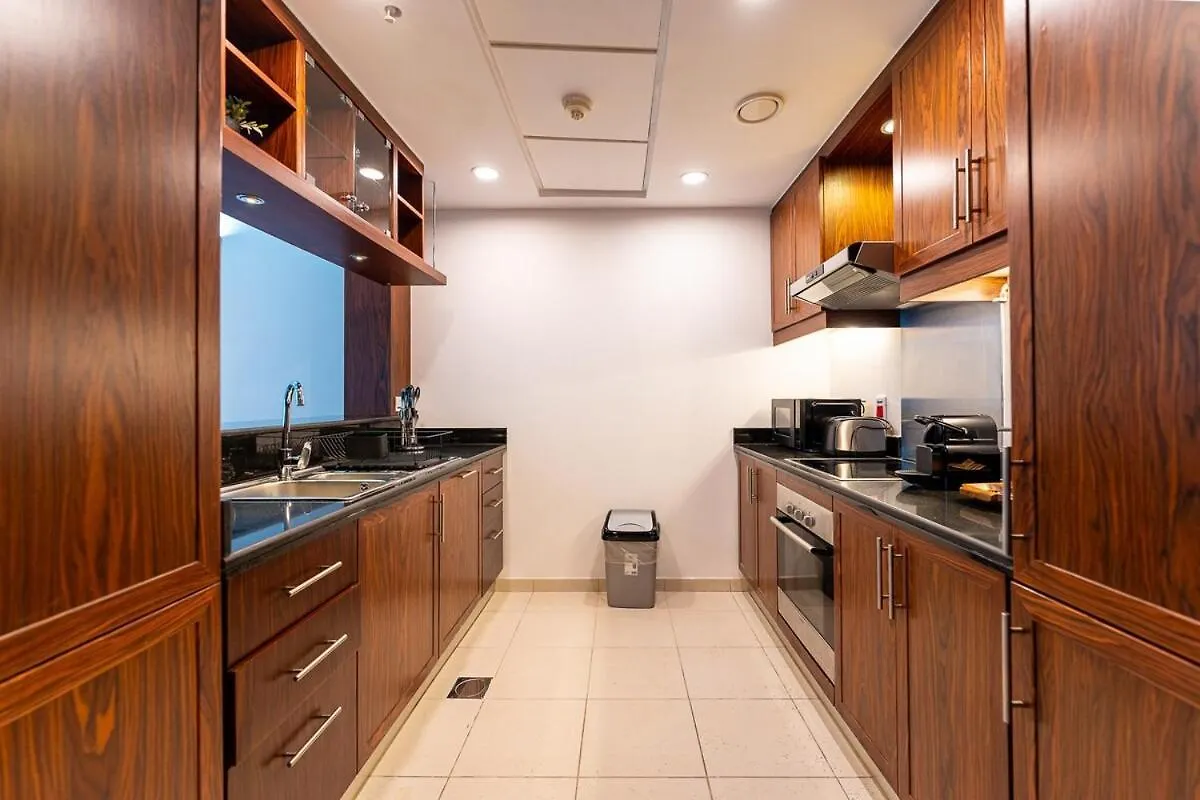 Chic 1-Bedroom Getaway With Downtown Living Charm Дубай Апартаменты