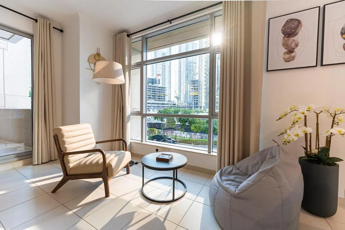 Chic 1-Bedroom Getaway With Downtown Living Charm Дубай 0*,