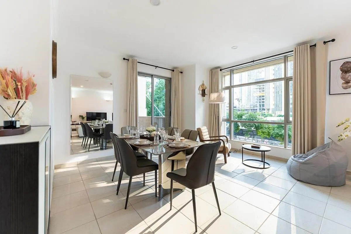 Апартаменты Chic 1-Bedroom Getaway With Downtown Living Charm Дубай