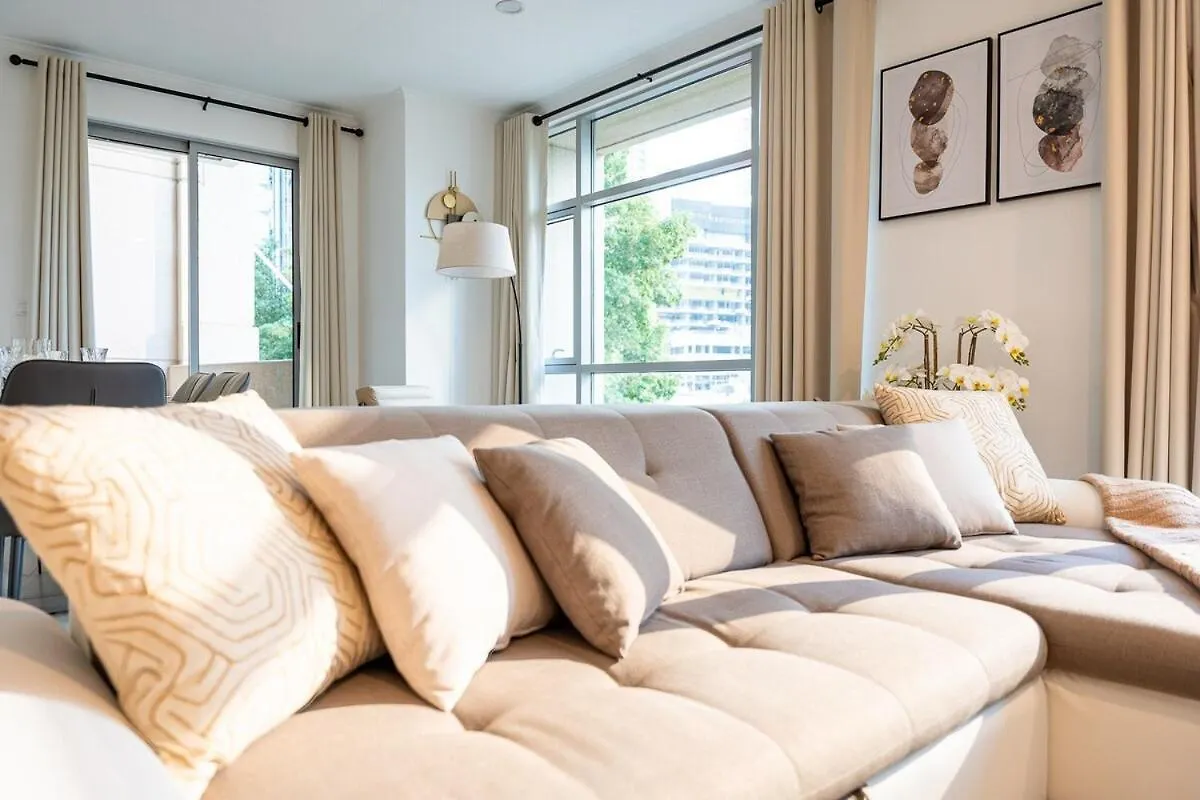 Апартаменты Chic 1-Bedroom Getaway With Downtown Living Charm Дубай ОАЭ